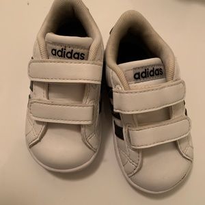 Adidas toddler BASELINE SHOES size 5